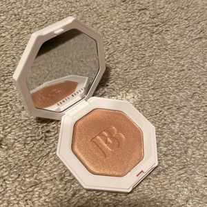 Fenty beauty freestyle highlighter hu$tla baby
